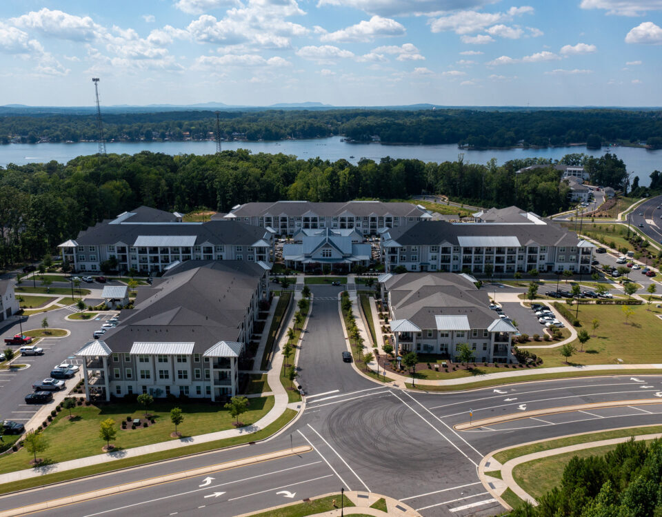 Woodfield – The Lake House Apartments